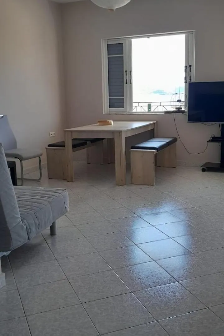 Liv Skyline Apartment Sarande 0*,